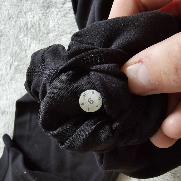 Lululemon Wunder Under Crop - Picture 6 of 6